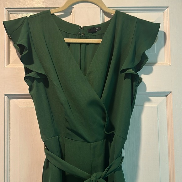 Ann Taylor Ruffle Sleeve Green Jumpsuit - 4P - NWOT - Picture 4 of 5